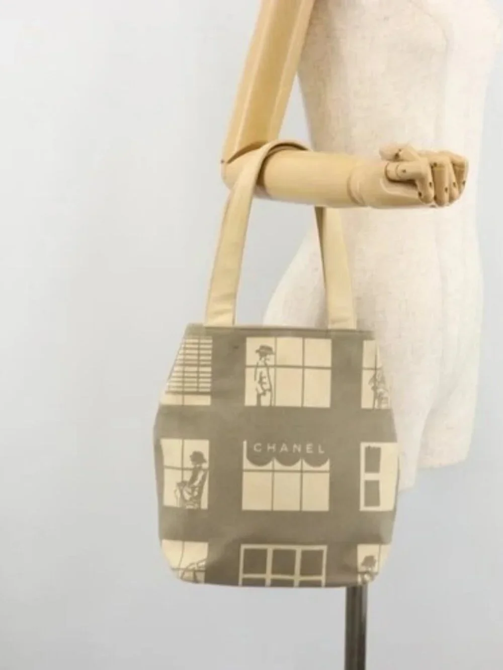 CHANEL brand	chanel color	beige